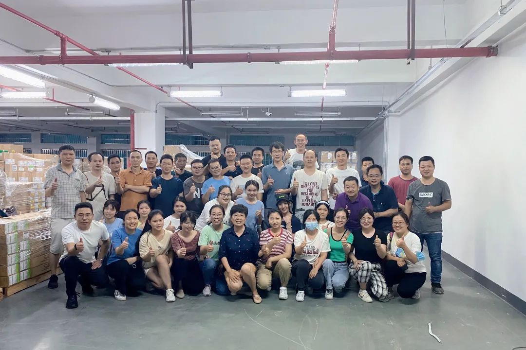 同心聚力 戰(zhàn)高溫酷暑，英唐智控圓滿完成深圳倉搬遷工作